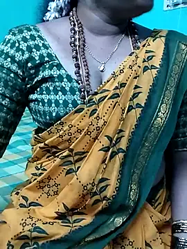 Snapshot of kasmika_kasmika chatting on February 19, 4:44 pm kasmika kasmika online show from February 19, 4:44 pm