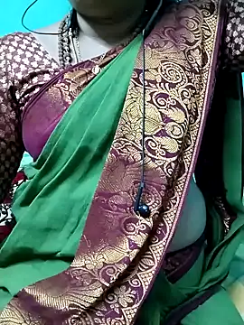 Snapshot of kasmika_kasmika chatting on February 23, 4:57 pm kasmika kasmika online show from February 23, 4:57 pm