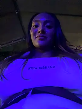 Snapshot of KyaraMiller chatting on January 4, 6:52 am KyaraMiller online show from January 4, 6:52 am