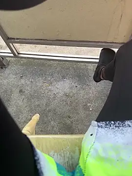 Snapshot of Big-dick_1 chatting on September 11, 6:52 pm Big-dick 1 online show from September 11, 6:52 pm