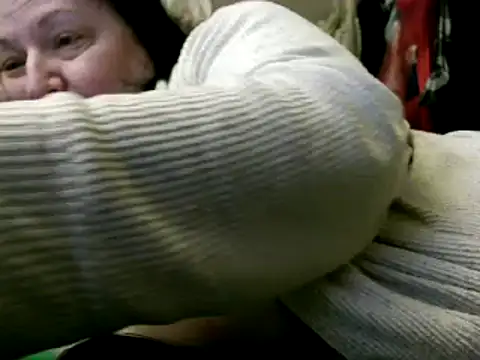 Snapshot of WHITEDAROSE chatting on December 4, 10:30 pm WHITEDAROSE online show from December 4, 10:30 pm