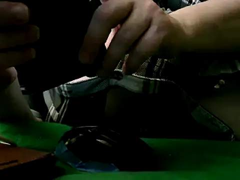 Snapshot of WHITEDAROSE chatting on December 9, 9:05 pm WHITEDAROSE online show from December 9, 9:05 pm