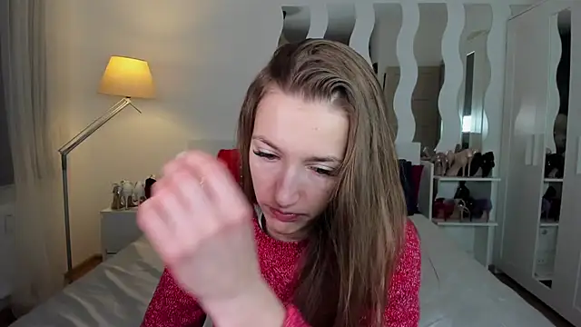 Snapshot of KateRedgar chatting on February 4, 2:10 pm KateRedgar online show from February 4, 2:10 pm