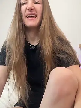 KateRedgar online show from April 13, 11:48 am