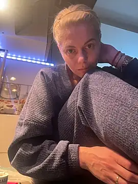 tanyagrey online show from March 18, 6:49 am