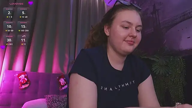 Mia  Peach online show from December 8, 4:14 am