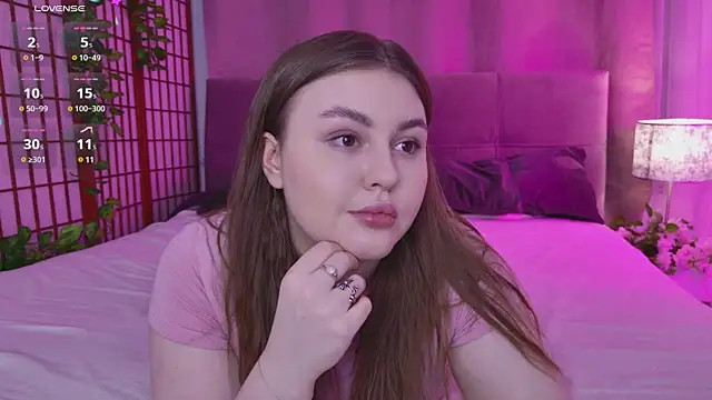 Mia  Peach online show from February 20, 12:08 am