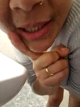 Snapshot of lamorbosa37 chatting on February 18, 2:24 pm lamorbosa37 online show from February 18, 2:24 pm