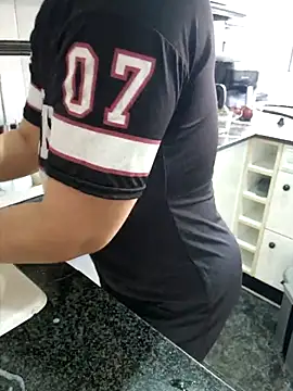 Snapshot of lamorbosa37 chatting on February 21, 3:02 pm lamorbosa37 online show from February 21, 3:02 pm