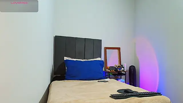 Snapshot of colinbrown chatting on November 11, 8:25 am colinbrown online show from November 11, 8:25 am