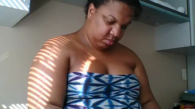 Snapshot of Badgirlbrittt chatting on November 24, 5:23 pm Badgirlbrittt online show from November 24, 5:23 pm