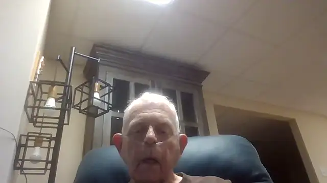 Snapshot of bootlegmanz chatting on September 11, 4:29 pm bootlegmanz online show from September 11, 4:29 pm