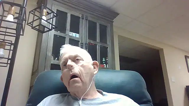 Snapshot of bootlegmanz chatting on September 23, 12:30 pm bootlegmanz online show from September 23, 12:30 pm