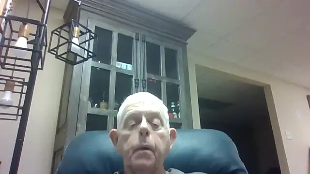 Snapshot of bootlegmanz chatting on September 24, 3:04 pm bootlegmanz online show from September 24, 3:04 pm