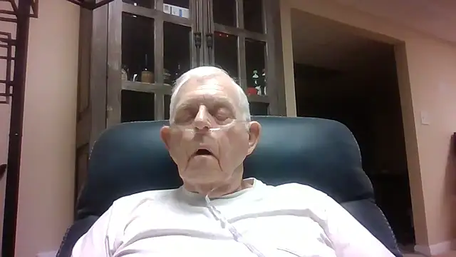 Snapshot of bootlegmanz chatting on October 16, 5:58 pm bootlegmanz online show from October 16, 5:58 pm