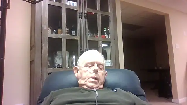 Snapshot of bootlegmanz chatting on November 1, 2:41 pm bootlegmanz online show from November 1, 2:41 pm