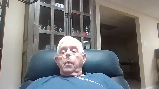 Snapshot of bootlegmanz chatting on November 20, 4:29 pm bootlegmanz online show from November 20, 4:29 pm