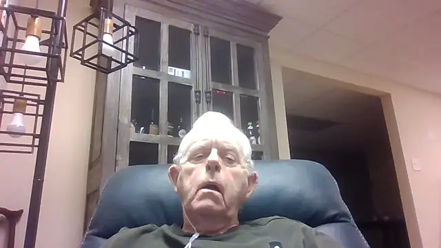 Snapshot of bootlegmanz chatting on November 30, 4:44 pm bootlegmanz online show from November 30, 4:44 pm