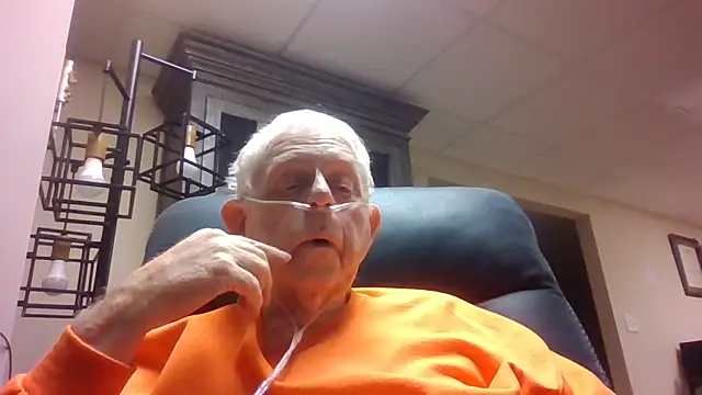 Snapshot of bootlegmanz chatting on December 4, 1:59 am bootlegmanz online show from December 4, 1:59 am