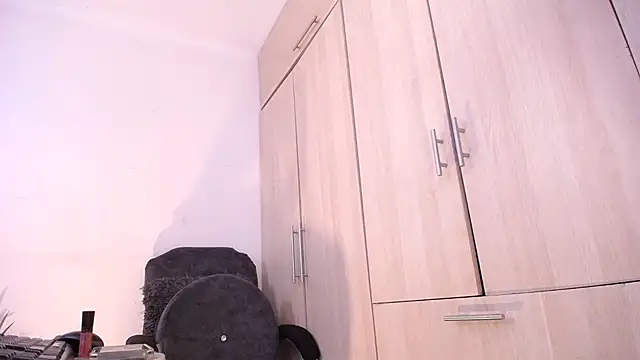 Snapshot of camilasexy111 chatting on December 4, 6:33 am camilasexy111 online show from December 4, 6:33 am