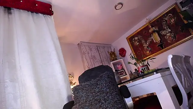 Snapshot of camilasexy111 chatting on February 22, 5:34 am camilasexy111 online show from February 22, 5:34 am