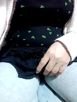 Snapshot of Tuo8702 chatting on March 8, 6:58 pm Tuo8702 online show from March 8, 6:58 pm