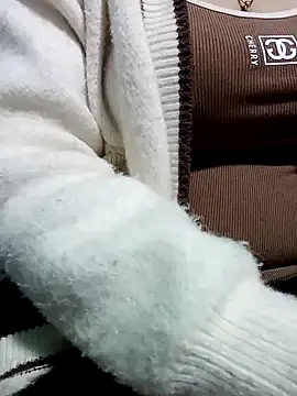 Snapshot of Tuo8702 chatting on March 9, 6:54 pm Tuo8702 online show from March 9, 6:54 pm