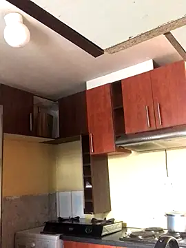 Snapshot of SmallGoodNutts chatting on November 9, 6:01 am SmallGoodNutts online show from November 9, 6:01 am