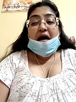 Snapshot of LAVERNIYA_ chatting on February 1, 10:15 am LAVERNIYA  online show from February 1, 10:15 am