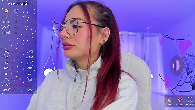 sophiecherry  online show from December 1, 9:15 pm