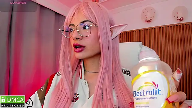 sophiecherry  online show from October 19, 5:41 am