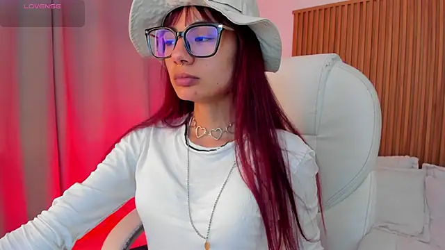 sophiecherry  online show from November 12, 2:23 am