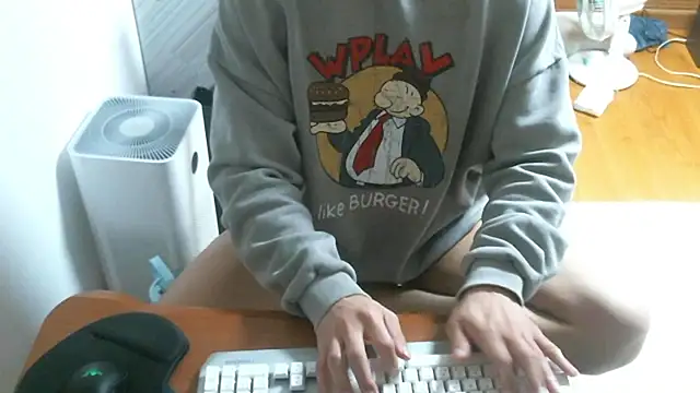 Snapshot of Stellan_0412 chatting on February 3, 6:22 am Stellan 0412 online show from February 3, 6:22 am