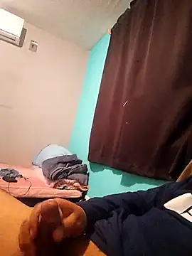 Snapshot of CRUZZ94 chatting on December 15, 8:29 am CRUZZ94 online show from December 15, 8:29 am