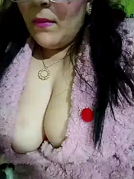 Snapshot of DALO3A85 chatting on February 22, 5:46 pm DALO3A85 online show from February 22, 5:46 pm