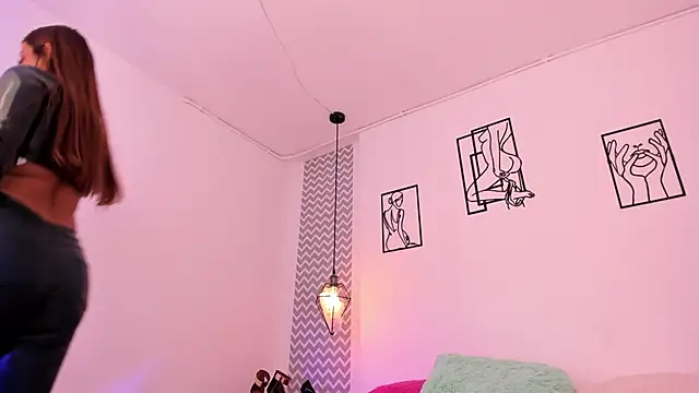 ari amisi online show from February 25, 5:11 pm