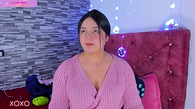 Snapshot of skyhotgirll chatting on December 27, 10:37 pm skyhotgirll online show from December 27, 10:37 pm