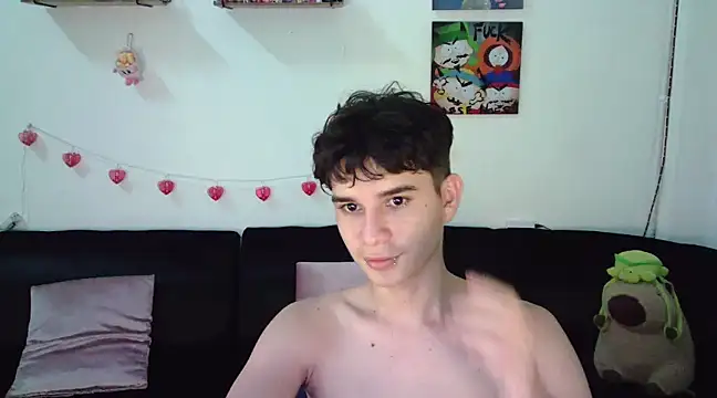 Snapshot of AndrewAnndCherry chatting on February 5, 12:53 am AndrewAnndCherry online show from February 5, 12:53 am