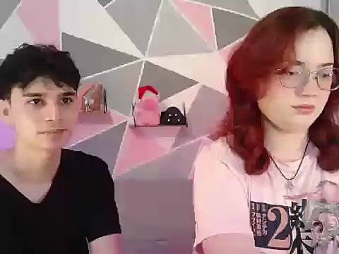 Snapshot of AndrewAnndCherry chatting on December 23, 12:52 am AndrewAnndCherry online show from December 23, 12:52 am