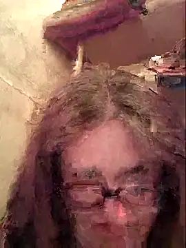 Snapshot of mcv131985 chatting on April 20, 4:37 am mcv131985 online show from April 20, 4:37 am