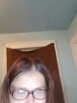 Snapshot of mcv131985 chatting on July 26, 3:58 am mcv131985 online show from July 26, 3:58 am