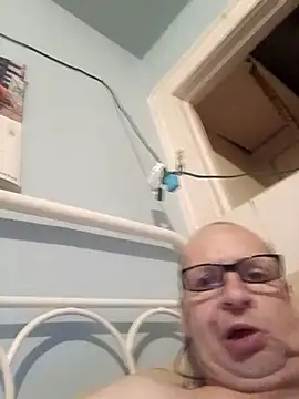 Snapshot of mcv131985 chatting on July 28, 11:17 am mcv131985 online show from July 28, 11:17 am