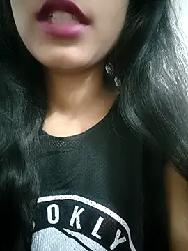 Snapshot of Hot_Goldengirl chatting on March 10, 9:21 am Hot Goldengirl online show from March 10, 9:21 am