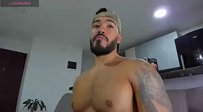 Snapshot of Alexander_Martines chatting on February 3, 2:14 am Alexander Martines online show from February 3, 2:14 am