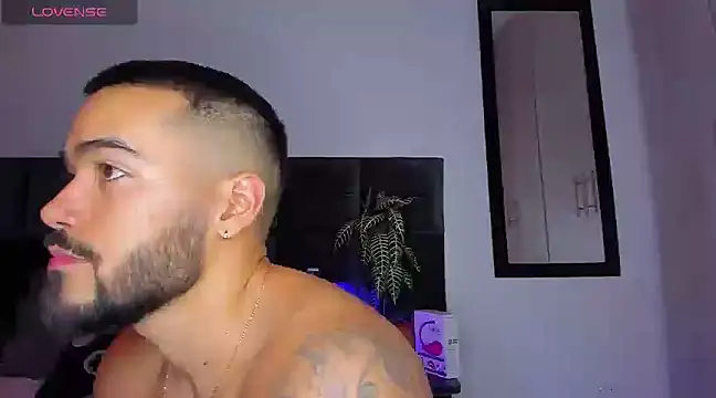 Snapshot of Alexander_Martines chatting on February 12, 4:12 am Alexander Martines online show from February 12, 4:12 am