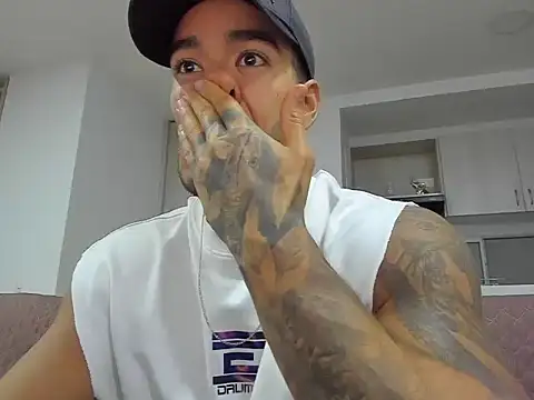 Snapshot of Alexander_Martines chatting on July 9, 12:26 am Alexander Martines online show from July 9, 12:26 am