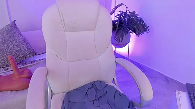 Snapshot of Mariapettit chatting on March 3, 12:37 pm Mariapettit online show from March 3, 12:37 pm