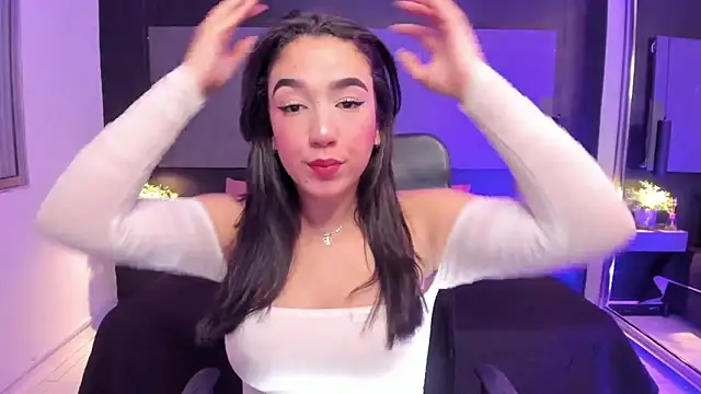 SaraaMills online show from April 7, 3:29 am