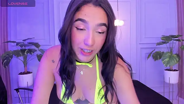 SaraaMills online show from April 12, 3:33 am