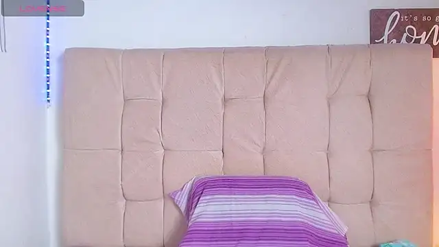 mildre303av online show from March 17, 11:21 pm